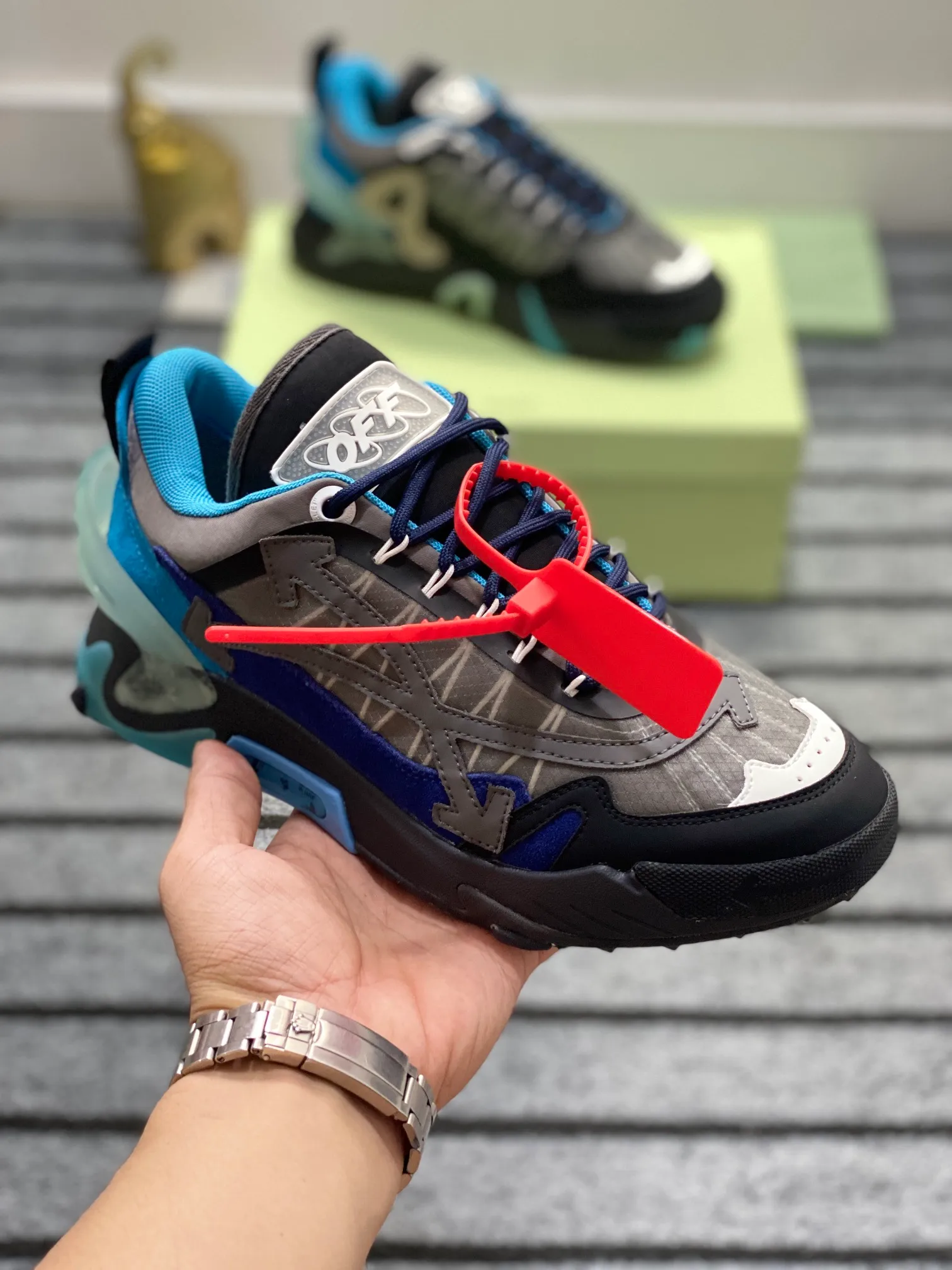 Men's shoes 💰640🌼【New】High-end boutique-OFF-WHITE x Air Jordan】1 The joint shoe design has been highly concerned by everyone. The new shoes are shown in the popular Chicago bull white and yellow LOGO color scheme. The shoe body is made of cowhide stitching and other materials. In addition to the X hidden on the inside of the leather, the oversized Swoosh, OFF-WHITE for Nike, and Air Jordan 1Birth information and the word AIR are displayed on both sides of the shoe, and OFF-WHITE's iconic details can be seen on the TPU sole and insole. You can choose a pair if you like the style. Size: 38-45 (45 customized